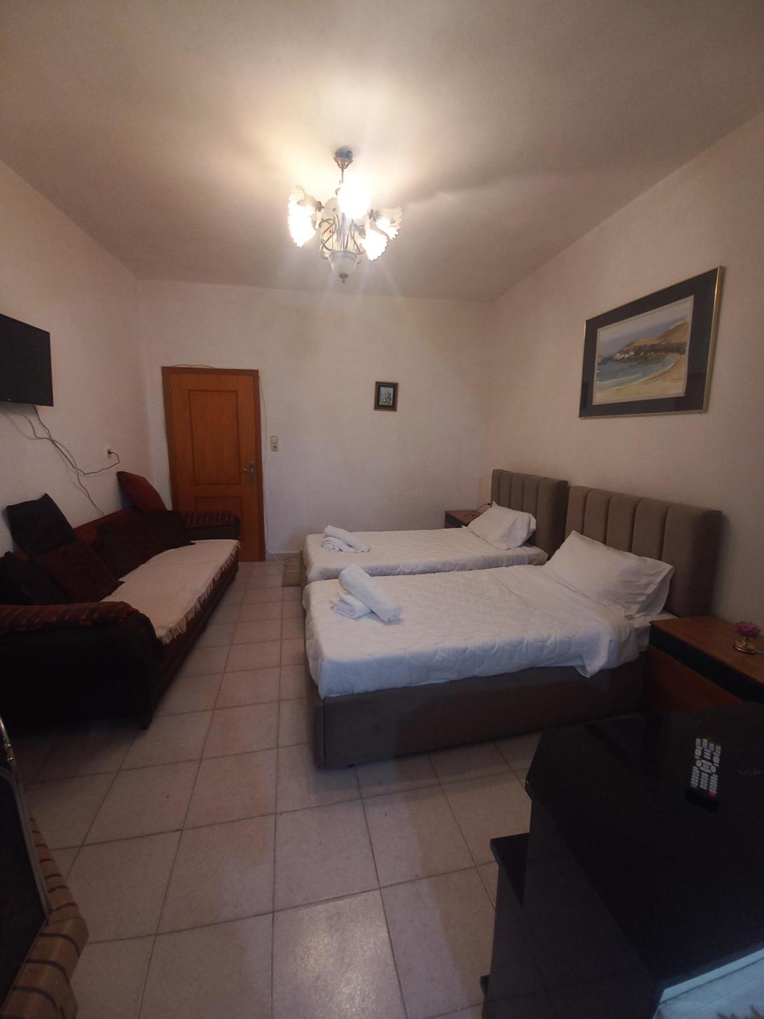 Aleko Guest House Гирокастра Экстерьер фото