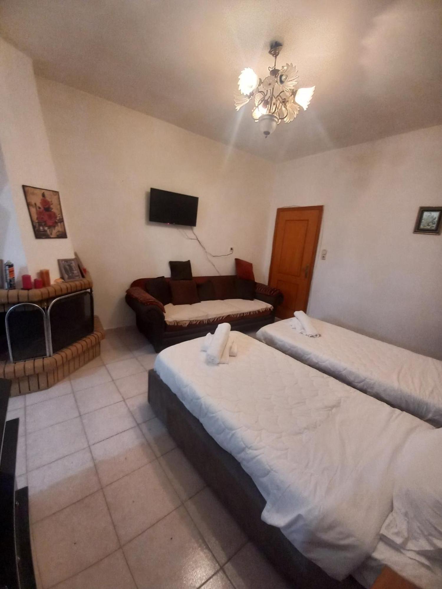 Aleko Guest House Гирокастра Экстерьер фото