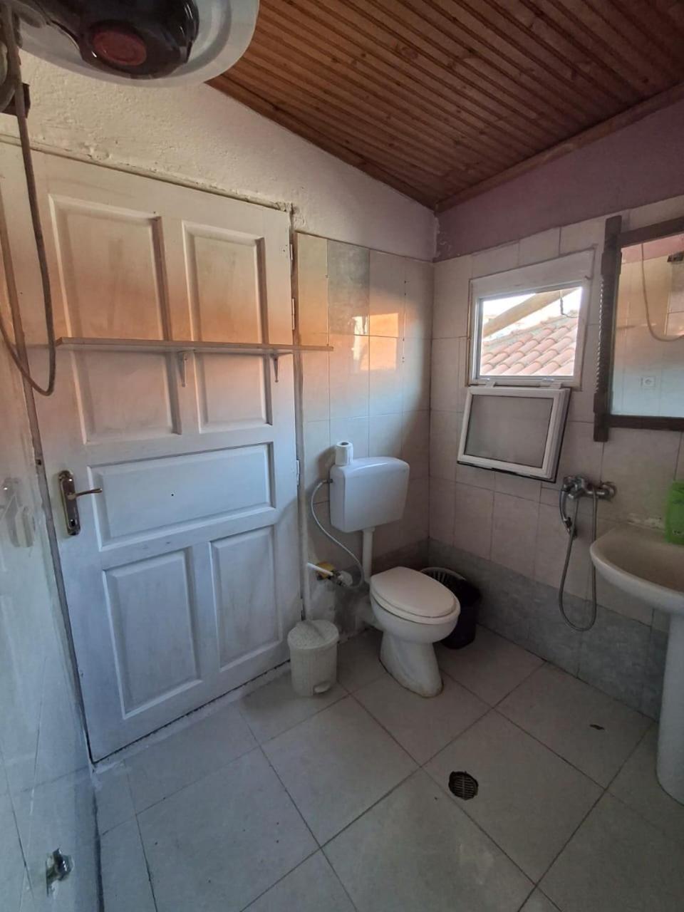 Aleko Guest House Гирокастра Экстерьер фото