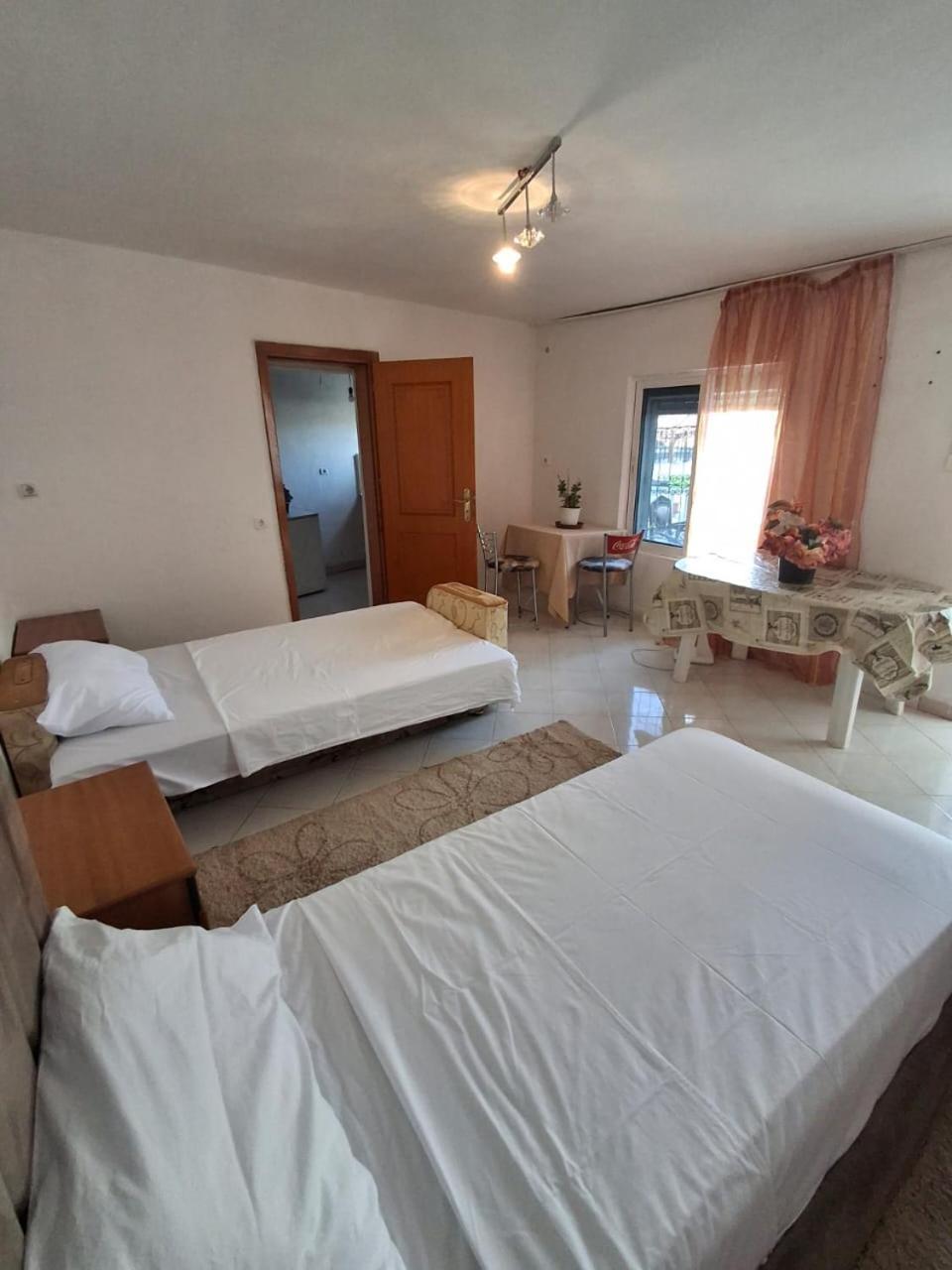 Aleko Guest House Гирокастра Экстерьер фото
