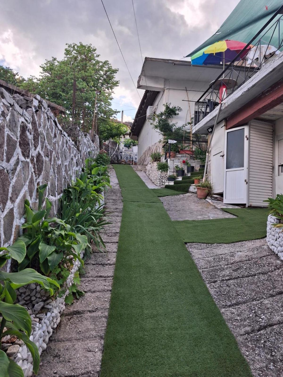 Aleko Guest House Гирокастра Экстерьер фото